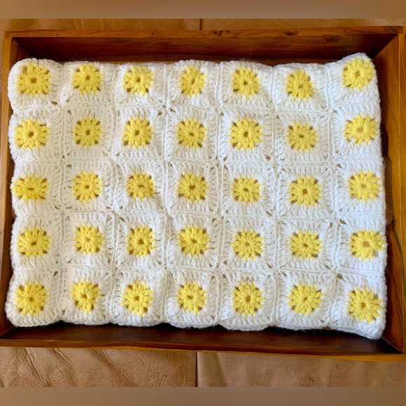 Daisy Yellow & White Crochet Throw Pillowcase - Picture 1 of 3